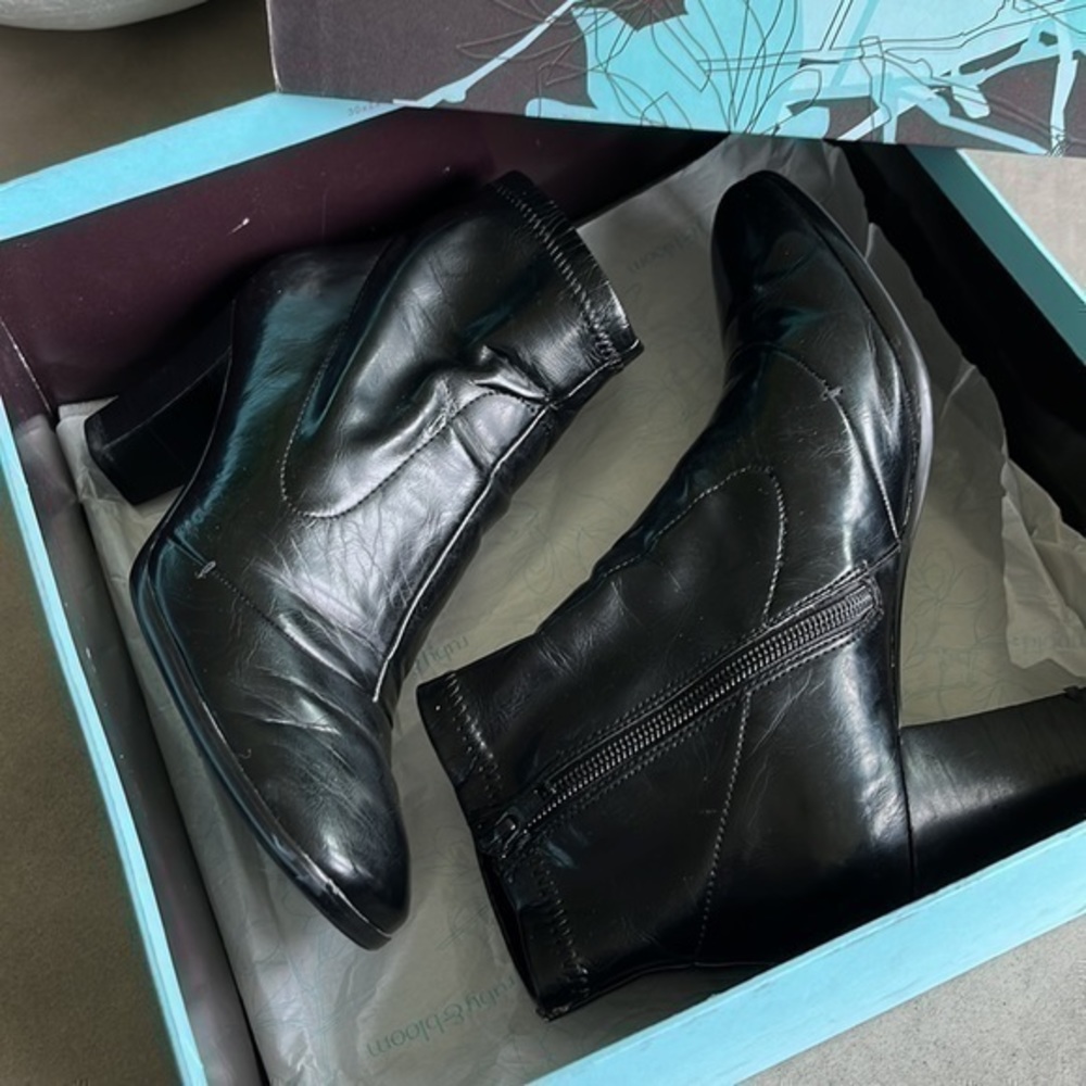 Ruby & Bloom Black Ankle Boots 7